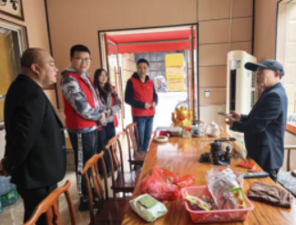【园区动态】传承雷锋精神 奉献青春力量 ——青白江国际木材加工贸易园区开展2026年学雷锋纪念日志愿服务活动