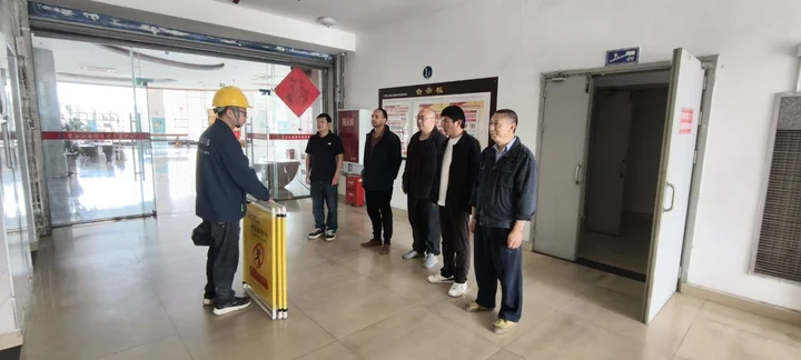 【平安园区】以练筑安 防患未然 岷江物流开展电梯困人应急救援实战演练